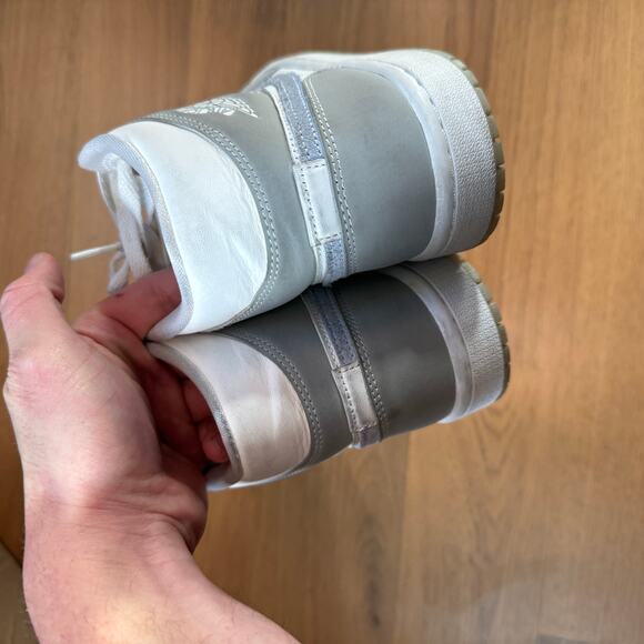 Women's Nike Air Jordan 1 Mid Wolf Grey Aluminum White Sneakers Shoes Sz 6.5 - Picture 5 of 7